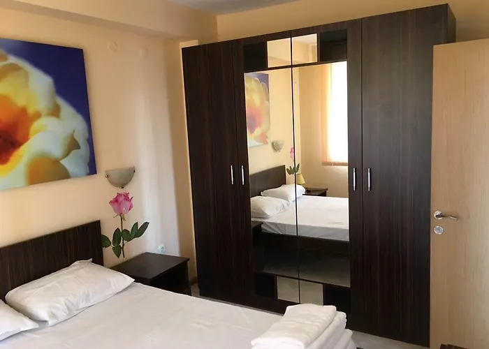 Hills - Official Aparthotel Slantschew brjag